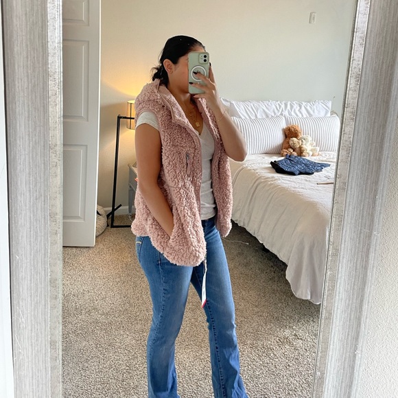 Pink women’s fuzzy vest with hood - Picture 2 of 10